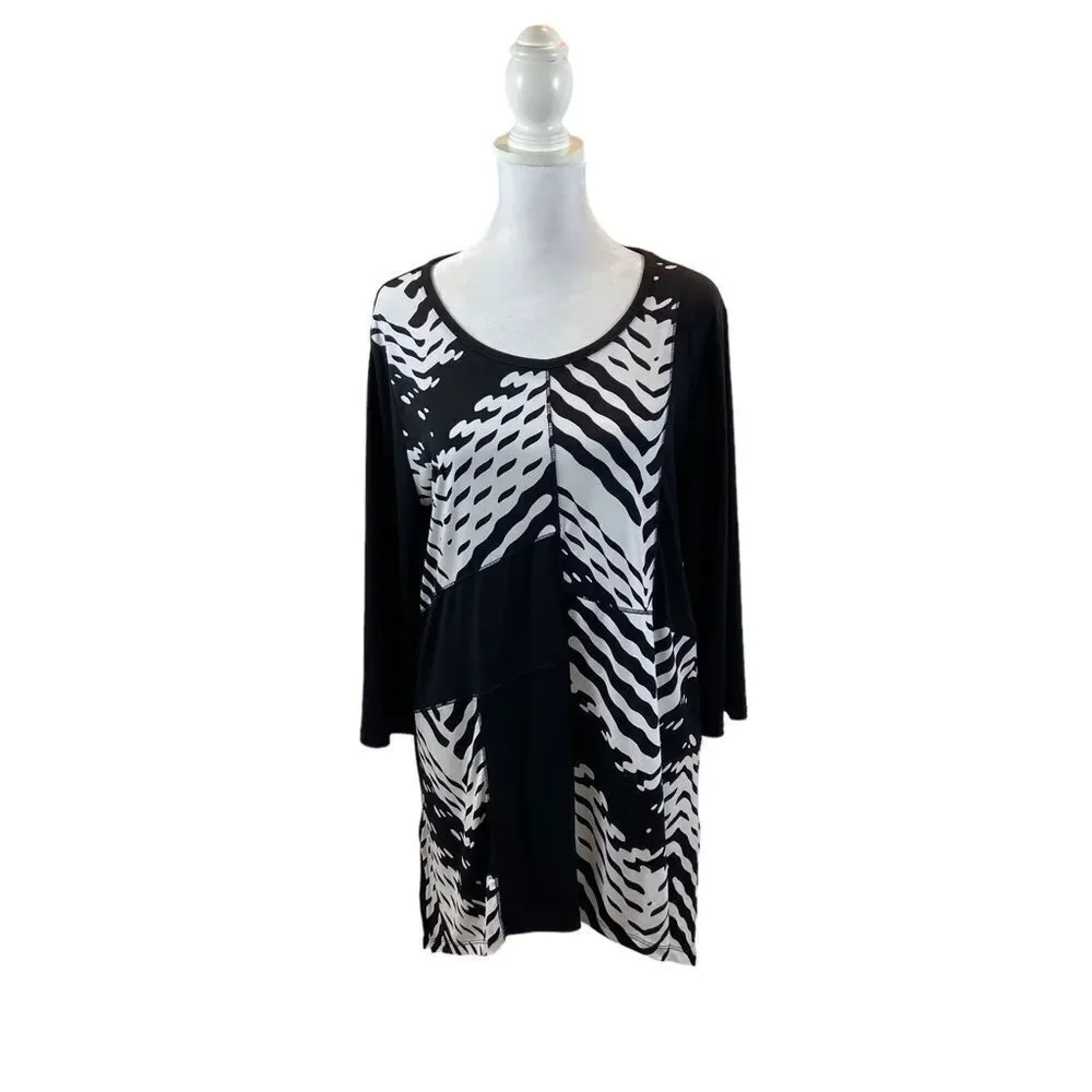 Chico’s‎ Traveler Brand Abstract 3/4 Sleeve Black and White Blouse Chicos Size 1